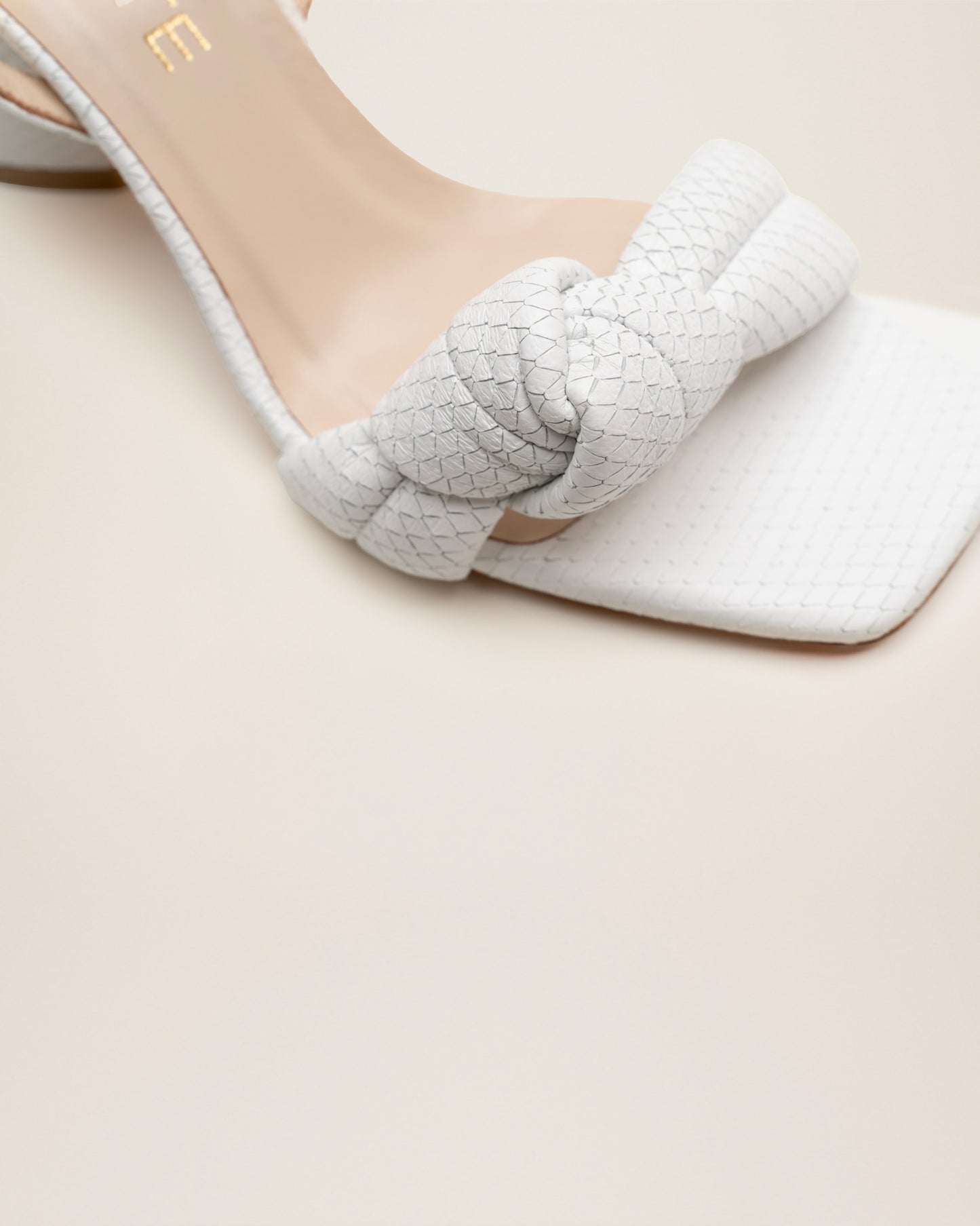 Iokaste Heels White