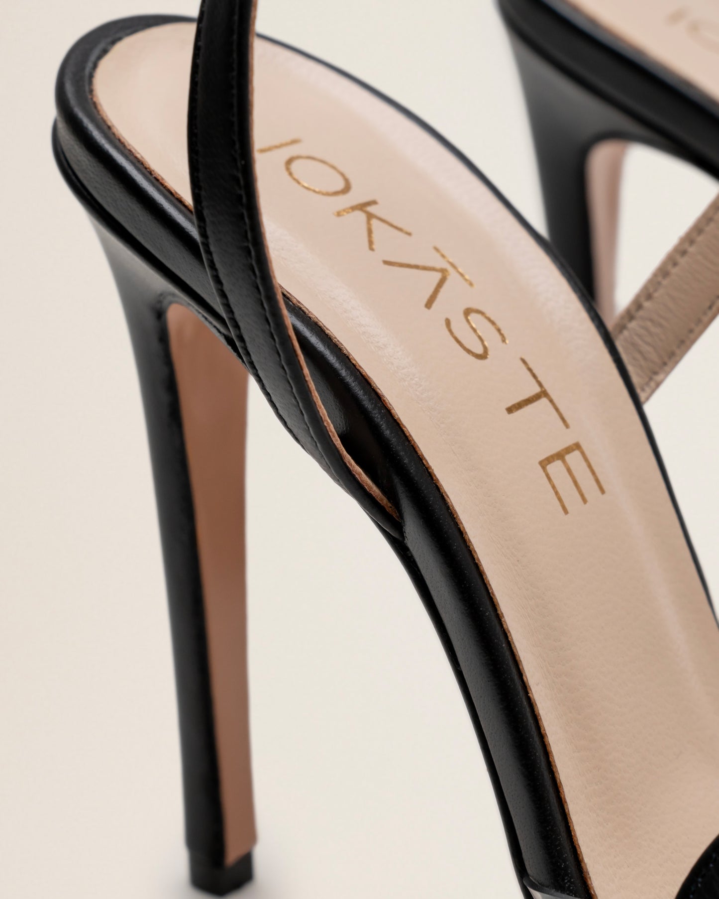 Iokaste Heels Black